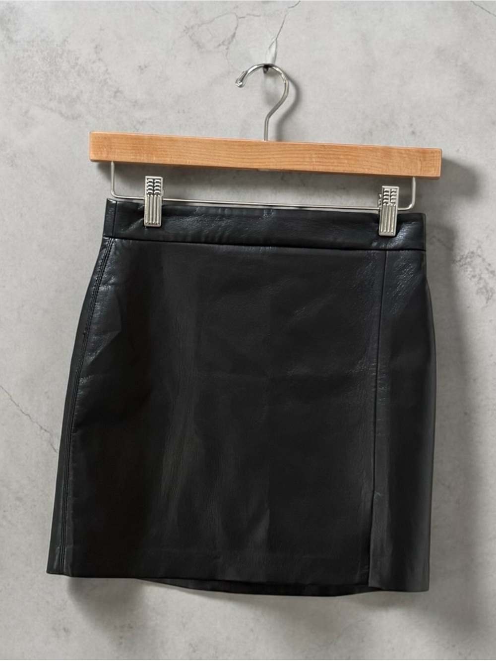 Women’s Black Faux Leather Mini Skirt! Size 0!